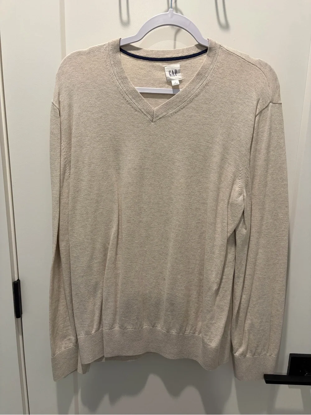 GAP Men's V-Neck Sweater in Beige Cream